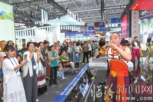 临汾市展品与非遗展演吸引客商洽谈 文艺创作展现地方魅力
